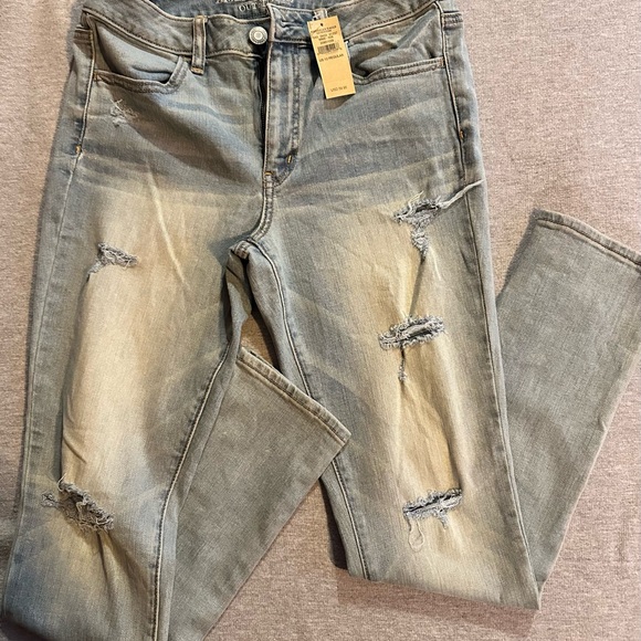 NWT AEO Distressed Light Blue Jeggings - Picture 2 of 3
